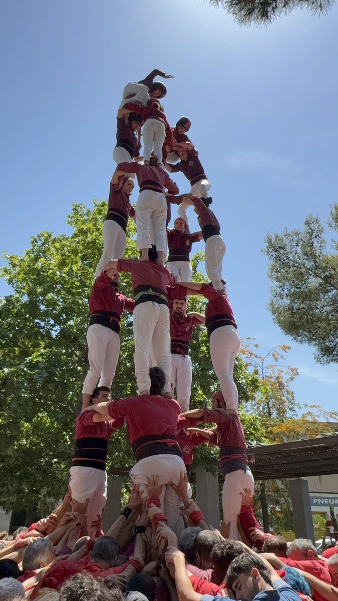 jovedesitges's tweet photo. 🟥 Avui a Vilafranca, amb motiu del Memorial Joan Sol hem fet 3de7, 5de7, 4de7, pde5.

↗️ Tant el 3 com el 4de7 han estat enfocats a treballar-los amb un pis més. Hem fet estrenes i noves posicions al pom, que han donat bons resultats. Els castells de 8 truquen a la porta! https://t.co/p5db8Lcvx3