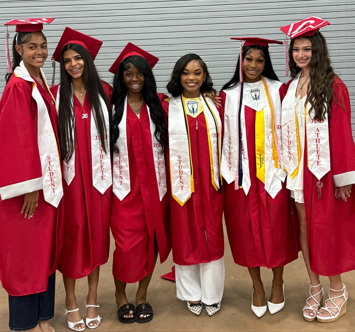 TrackJudson's tweet photo. Class of 2026, you did it! 🎓 🚀
Rockets Launched! https://t.co/VWahBEKzWt