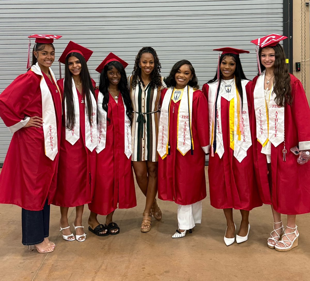 TrackJudson's tweet photo. Class of 2026, you did it! 🎓 🚀
Rockets Launched! https://t.co/VWahBEKzWt