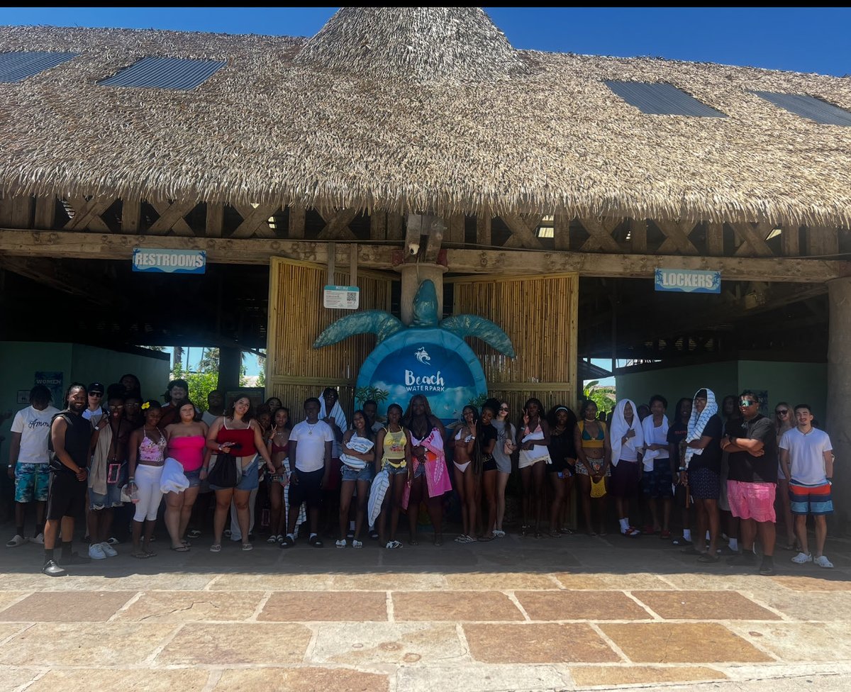 CoachDoug_bball's tweet photo. Last stop: Beach Waterpark! The last chapter getaway of our MRHS senior trip to South Padre Island—Epic finale!#MRHS #SeniorTrip #SouthPadreIsland #BeachWaterpark https://t.co/Dmt8c50xGH