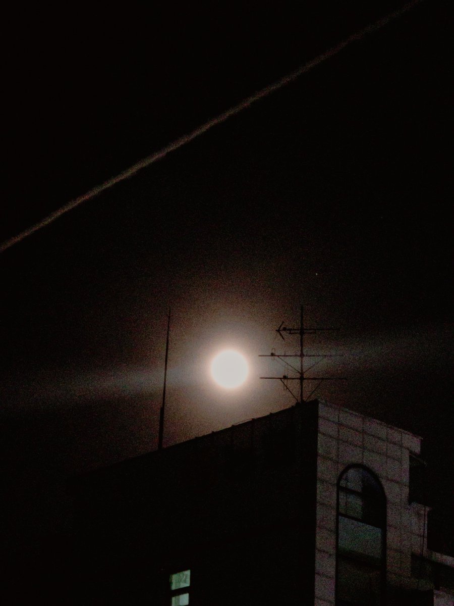 thisisagnesK's tweet photo. 5월 마지막 달 
이제 눈 뜨면 6월이겠지🌕 https://t.co/Fhj2Vq9dXm