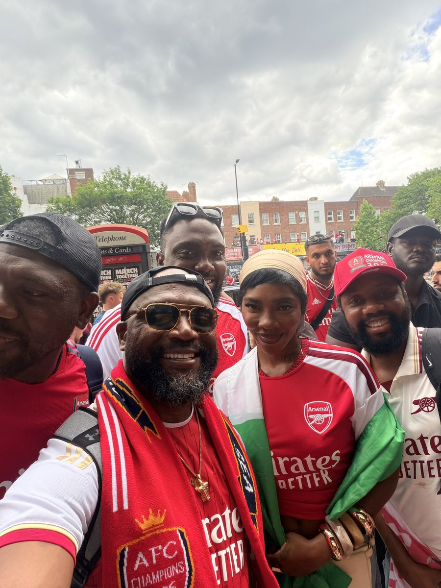 3rdeye03's tweet photo. @TiwaSavage at the parade. She’s pure class https://t.co/AuvMzzsBL4