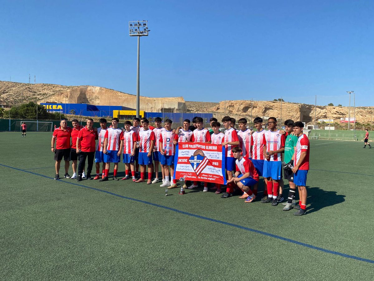 RFAFAlmeria's tweet photo. 🏆 ¡El @PoliAlmeria ya tiene su título de Campeón! 🌟

Nuestro Presidente-Delegado, Pedro López Galdeano, ha hecho entrega del trofeo de la Liga 3ª Andaluza Cadete (Grupo 2) tras una temporada brillante. 🥇⚽

¡Enhorabuena a todo el equipo! 🙌👏

💟 #FútbolRFAF https://t.co/Vq86f8quUG