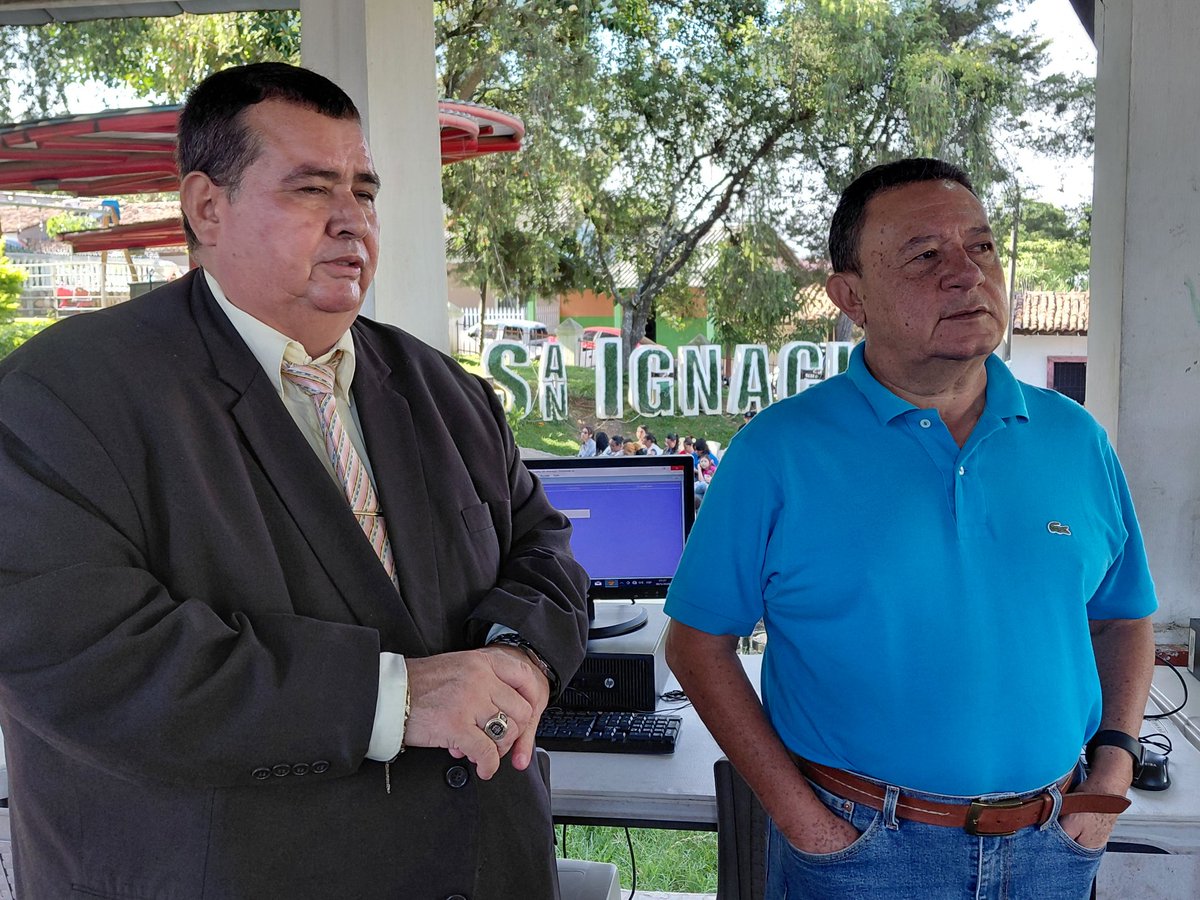 PerleraVial's tweet photo. 🧵 1/3

Este domingo 31 de mayo inauguramos, junto al alcalde de Chalatenango Norte, Mario Urbina, el Diplomado de Seguridad Vial, una iniciativa orientada a fortalecer la cultura de responsabilidad y prevención entre los conductores de nuestro municipio. https://t.co/BCyuB8PeJi