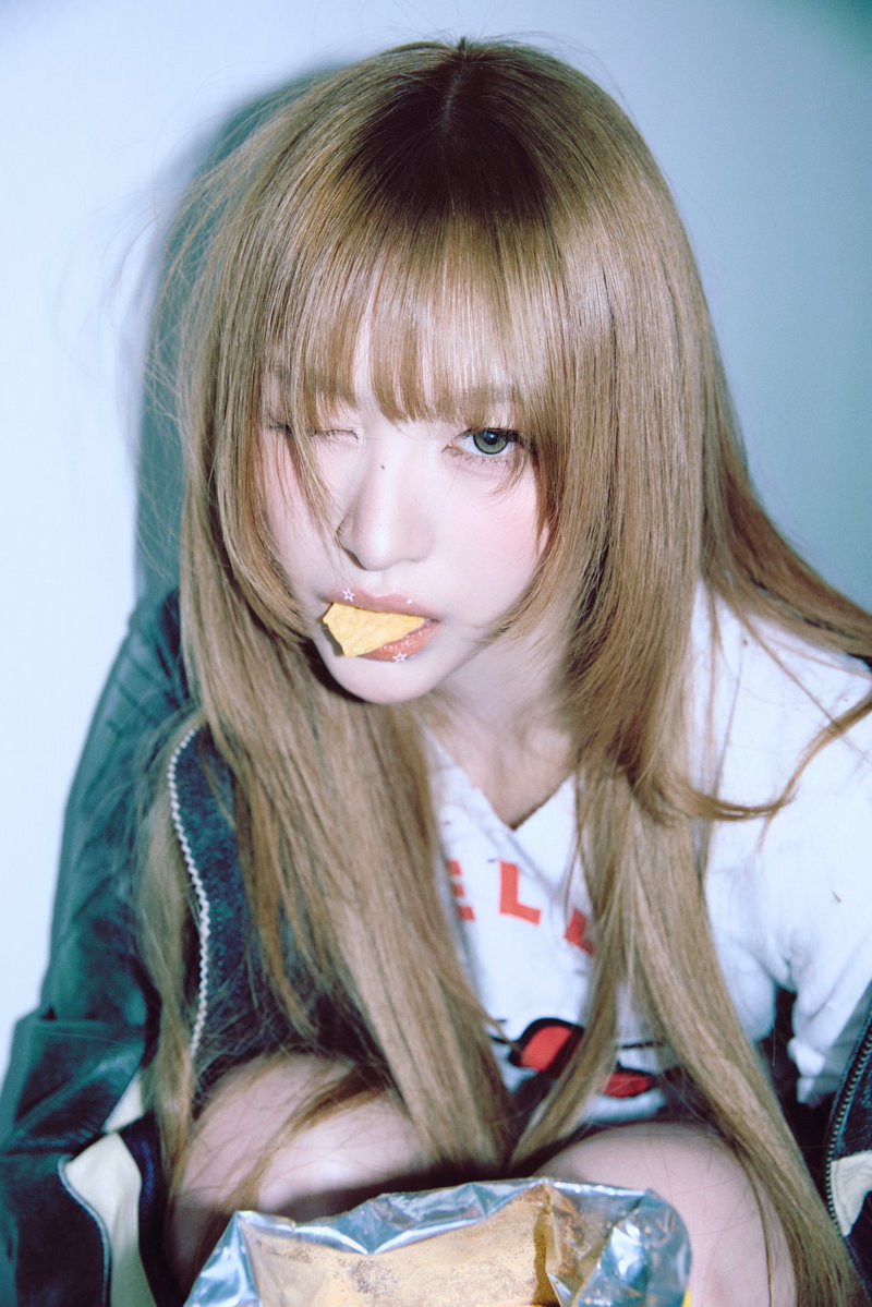 토리 tweet media