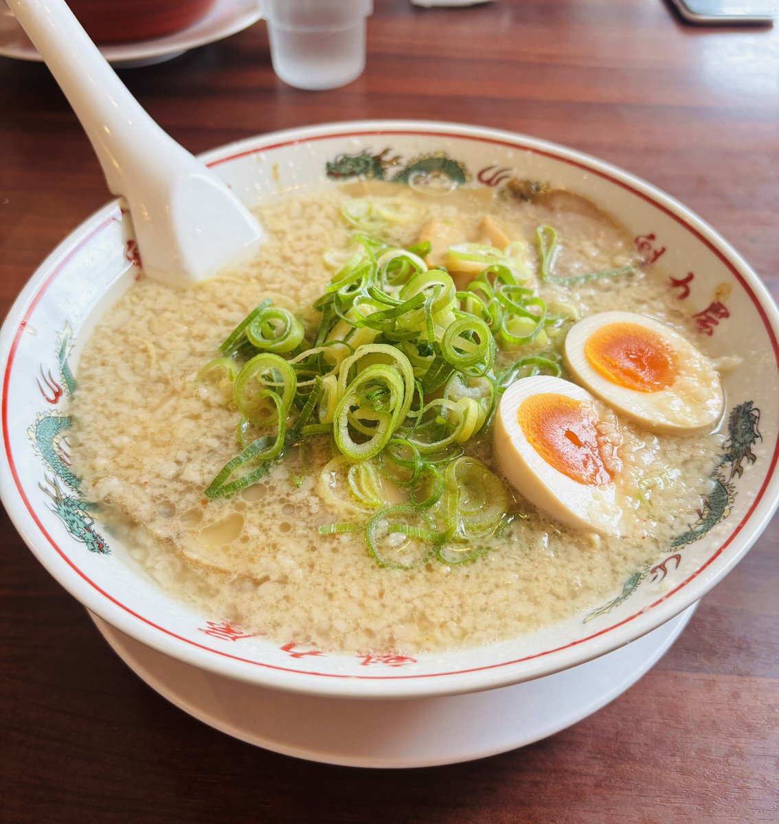 ramenguruiol's tweet photo. 京都北白川ラーメン魁力屋
味玉コク旨ラーメン背脂多め🍜コクコク旨旨🍜いい加減他のメニューも食べたいけどこれが好きすぎてやめられません https://t.co/2uGmQ4mqso