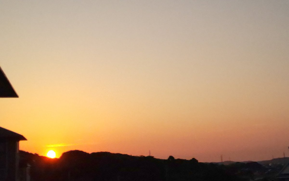 chikiTurquoise's tweet photo. 嵐 最後の日の夕陽
#嵐 
#ありがとう https://t.co/xu6vBX6uxN