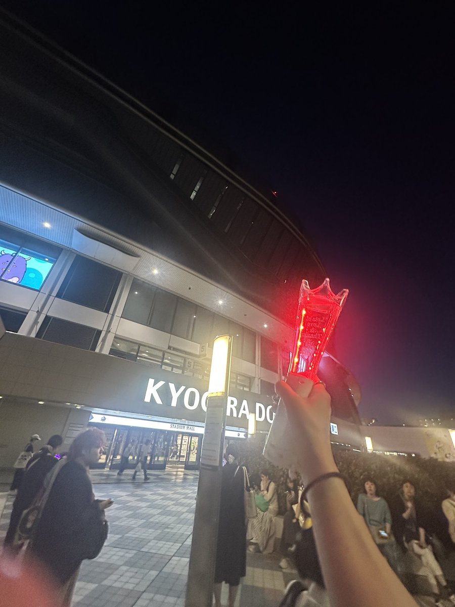 KZStarmy's tweet photo. 大阪では久しぶりに会えた嬉しさと悲しみが大きくて、今日の配信はありがとうの気持ちが大きくて、でもどっちも涙は止まらなくて……それだけとっても大きな存在でした。だからずーっと嵐はなくならない。最後に素敵な時間をホントにありがとう。
#WeareARASHI #嵐 https://t.co/a6vOBYsssx