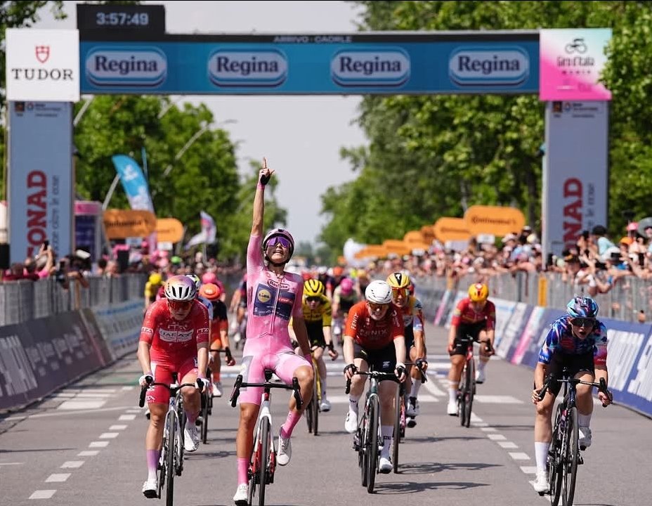 ACCPI1946's tweet photo. Vittoria in rosa per #ElisaBalsamo al #GiroItaliaWomen 💗 

📸 @girowomen https://t.co/lVy6k0l1EZ