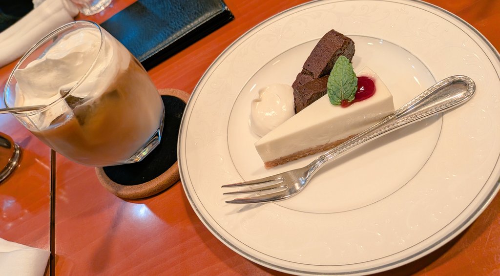 sachi_0251's tweet photo. 二泊三日リゼロ鑑賞合宿してきた🐱
最高に楽しかったので布教会またやりたい☺️ https://t.co/qHWKuEme6d