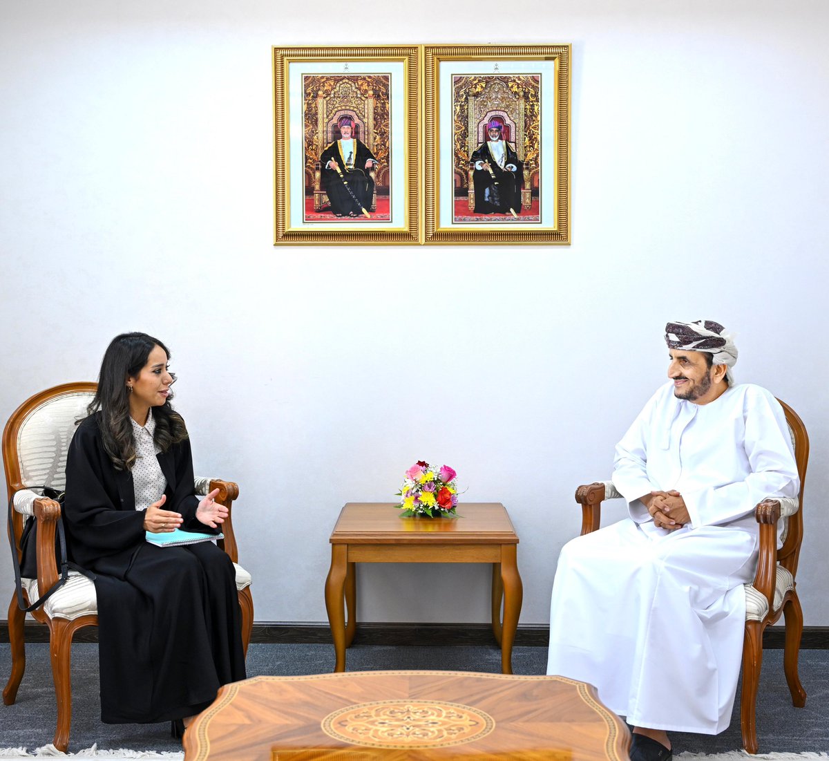 FMofOman's tweet photo. 📸 | سعادة الشيخ خليفة بن علي الحارثي @KhalifaAlharthy وكيل وزارة الخارجية للشؤون السياسية ، يستقبل ريم مغيث الممثلة الإقليمية للشؤون الإنسانية لمنطقة الشرق الأوسط وشمال أفريقيا لدى منظمة أطباء بلا حدود.

تم خلال اللقاء استعراض أوجه التعاون بين سلطنة عُمان ومنظمة أطباء بلا حدود، بالإضافة إلى بحث الجهود الطبية والانسانية التي تقوم بها المنظمة في المنطقة .

حضر اللقاء سعادة السفير الشيخ محمد بن عبدالله القتبي رئيس دائرة المنظمات الدولية ، وعدد من المسؤولين من الجانبين.