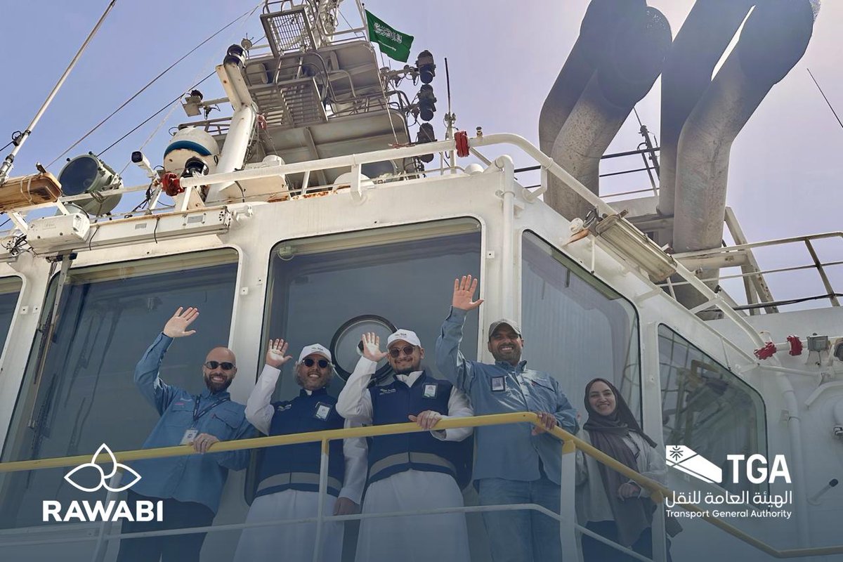 RawabiHolding's tweet photo. بعض القدرات تعمل بصمت… حتى تأتي لحظات كهذه لتُبرز أثرها. 

 تشرفنا باستقبال المهندس عصام بن محمد العمّاري، وكيل النقل البحري بالهيئة العامة للنقل، على متن احدى سفن روابي الداعمة للعمليات البحرية والخدمات البحرية المتخصصة في ميناء رأس تنورة.  

وكان في استقباله أ. سعود التركي، عضو مجلس إدارة روابي للطاقة، وأ. فرح الغامدي، مديرة الاتصال المؤسسي والاستدامة في روابي، وأ. منصور المسلم، مدير الطاقم في RVOS، حيث اطّلع الوفد على الإمكانات التشغيلية والتقنية المتقدمة التي تتميز بها السفينة.  

ويعكس العلم السعودي المرفوع على متن السفينة ما تشهده المملكة من تقدم متواصل في توطين الكفاءات الوطنية وتعزيز القدرات البحرية السعودية، من خلال نماذج تشغيلية متقدمة تجسد مستوى التطور التقني والرقمي الذي وصلت إليه الصناعة البحرية في المملكة.  وفي RVOS، ينعكس هذا التوجه في منظومة تشغيلية ترتكز على تبني التقنيات الهجينة، وتعزيز الكفاءة التشغيلية، وتوظيف الأنظمة الذكية التي تدعم أداءً موثوقاً ومستداماً في بيئات العمل البحرية الأكثر تطلباً.  

نفخر بإسهامنا في منظومة بحرية وطنية تُبنى في المملكة وتتقدم بثقة نحو المستقبل، من خلال تطوير القدرات، وتمكين الكفاءات الوطنية، وتبني الحلول المتقدمة التي تسهم في ترسيخ مكانة المملكة كمركز بحري رائد إقليمياً وعالمياً. 

 #روابي #RVOS #النقل_البحري #الاستدامة #الطاقة #ننهض_بالغد #بكم_نرتقي