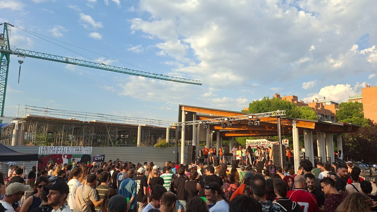 davizromero's tweet photo. La Confluencia de Luchas ya está en marcha

🔹️El sábado 30, sindicatos de vivienda, ecologistas, la CGT y la CNT-Comarcal Sur presentaron su proyecto común

🔹️Su objetivo: unir fuerzas y crear tejido social para crear respuestas colectivas a las crisis actuales https://t.co/h8Ib4HxixH