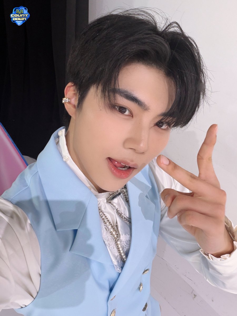Gunxook's tweet photo. @TetanggaResah @MySerenadee Oiya, tidak lupa terima kasih banyak kepada seluruh Panitia yang bertugas, termasuk partner MC Saya malam ini, Abel @fleesui, jangan kapok nne?

Dengan dipostingnya tweet ini, maka resmi juga acara Feriwel PArty kita malam ini berakhir, selama istirahat semuanya! https://t.co/2GPuLbh42i