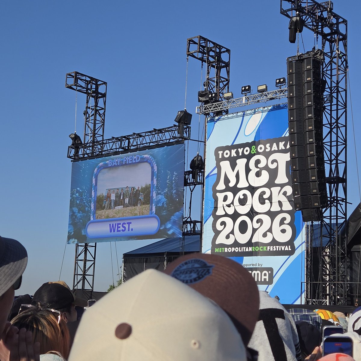 Red25011's tweet photo. METROCK2026
金曜日から三連チャンのライブで今朝起きたら体がバキバキで疲れてた😅が、望くんの編み込みヘアは爆イケで本番で出てきたら疲れが一気に飛んた😘楽しかった(笑)
フェス飯も満した（おいしかった😋🍴💕）し、満足🈵️😃✨（明日仕事絶対眠いけど頑張ります） https://t.co/HfWbVI1en3