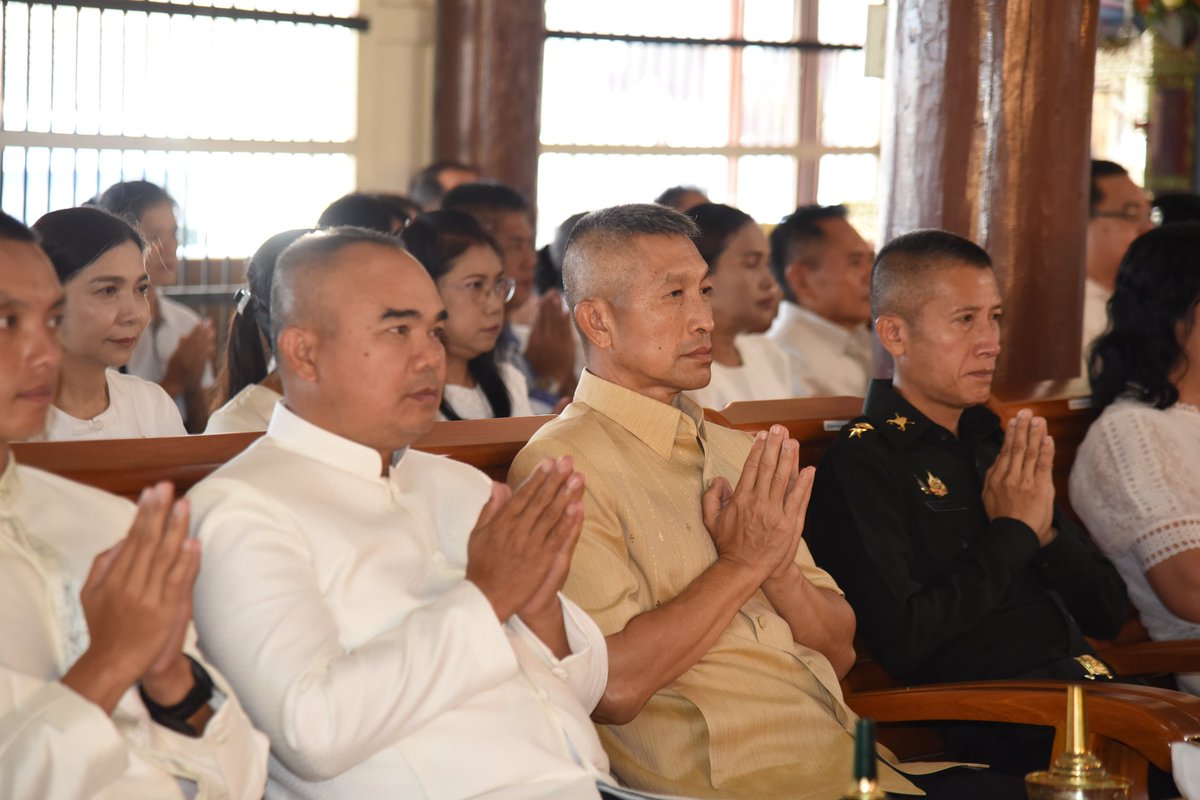engineer_div's tweet photo. “ทำบุญตักบาตร เนื่องในวันวิสาขบูชา ”
พ.อ.สุรเชษฐ  คำพุฒ รอง ผบ.พล.ช.(2) ร่วมพิธีทำบุญตักบาตร ในวิสาขบูชา เป็นวันที่พระสัมมาสัมพุทธเจ้า ทรง ประสูติ ตรัสรู้ และปรินิพานซึ่งเกิดขึ้นในวัน และเดือนเดียวกันคือในวันเพ็ญ(ขึ้น 15 ค่ำ) เดือนวิสาขะ ณ วัดอมรินทราราม (ธ) (วัดตาล) https://t.co/u0EAsKvFYC