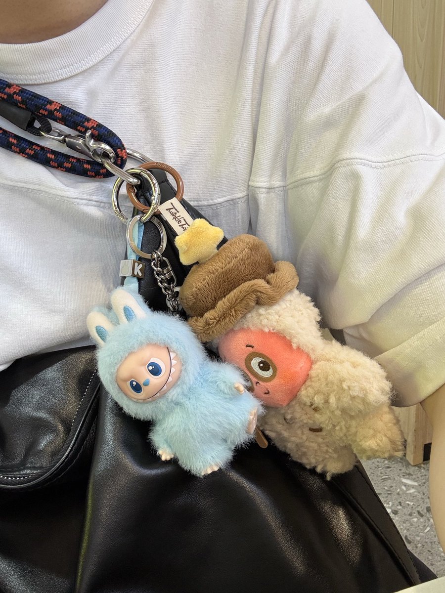 acghnu's tweet photo. 偶尔会惊讶的发现其实自己是一个人生活，更惊讶的是发现，地球两端的人隔着整个地球，而不是半个地球。 https://t.co/skWsIivkpE
