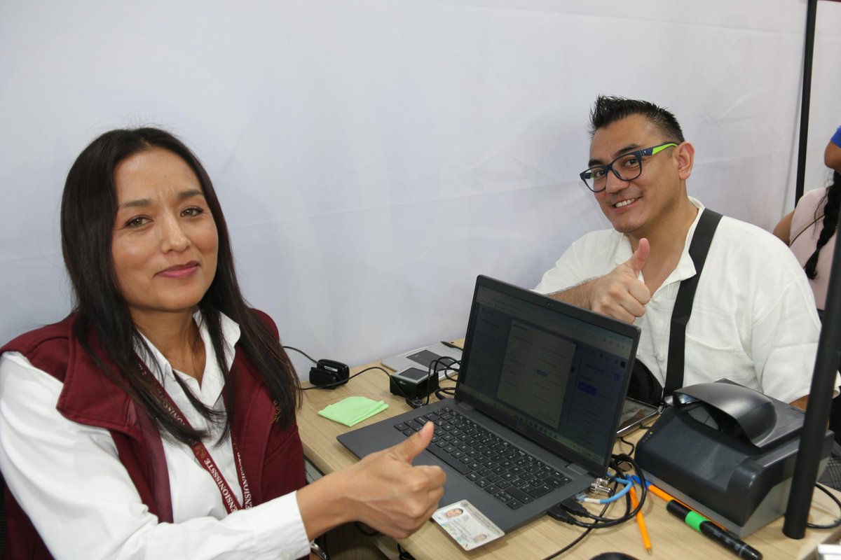 PENSIONISSSTE_'s tweet photo. 😎✨ ¿Qué planes tienes este domingo?
¡Lánzate a la #FeriaDeAfores2026! 🎉

Visita el stand de AFORE PENSIONISSSTE y aprovecha para:
✅ Resolver tus dudas sobre tu pensión IMSS e ISSSTE
✅ Registrar tu traspaso
✅ Domiciliar tu ahorro voluntario 💰
✅ Actualizar tus datos
✅ Realizar trámites y recibir orientación gratuita

👥 Nuestras asesoras y asesores previsionales te esperan para ayudarte a construir un mejor retiro.

⏰ ¡Recuerda! Hoy es el último día de la feria, no te quedes fuera 🚨🐷✨