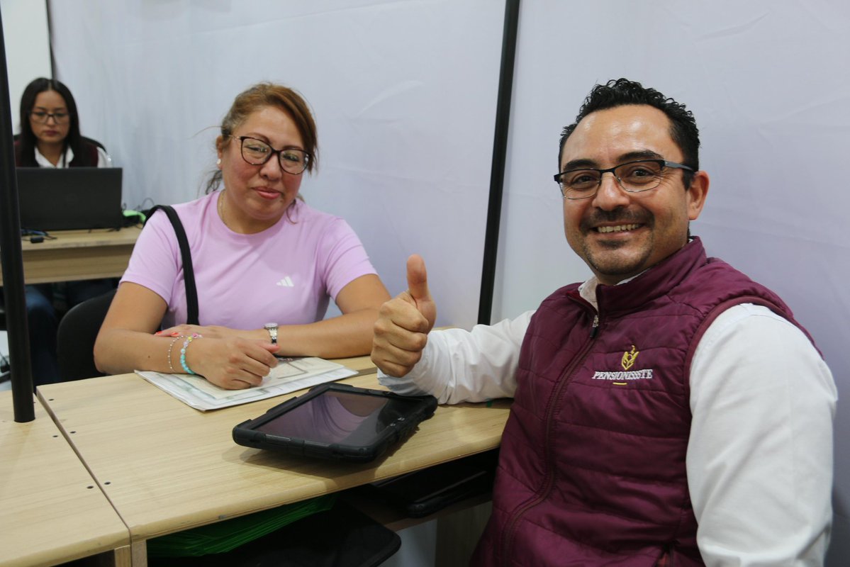 PENSIONISSSTE_'s tweet photo. 😎✨ ¿Qué planes tienes este domingo?
¡Lánzate a la #FeriaDeAfores2026! 🎉

Visita el stand de AFORE PENSIONISSSTE y aprovecha para:
✅ Resolver tus dudas sobre tu pensión IMSS e ISSSTE
✅ Registrar tu traspaso
✅ Domiciliar tu ahorro voluntario 💰
✅ Actualizar tus datos
✅ Realizar trámites y recibir orientación gratuita

👥 Nuestras asesoras y asesores previsionales te esperan para ayudarte a construir un mejor retiro.

⏰ ¡Recuerda! Hoy es el último día de la feria, no te quedes fuera 🚨🐷✨
