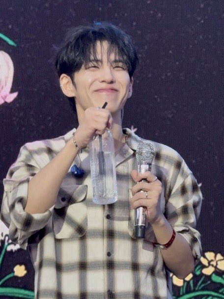 woonaissance's tweet photo. some things never change, like his smile, the smile i’d die for https://t.co/bYJLp0TM7J