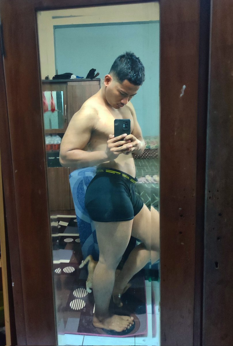chocoxpresso's tweet photo. too much ga sih kalo cwk punya bokong gini ? 😭 takut bgt disangka nicki minaj https://t.co/4ZmZu8gEmt