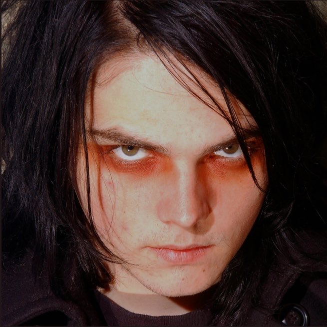 ierooween's tweet photo. gerard way: i'm not a vampire
also gerard way: https://t.co/93HmGPfx69