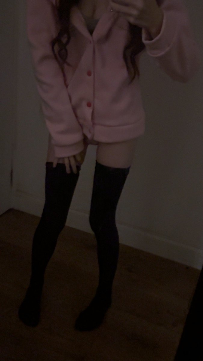 Somiichuu's tweet photo. I want Roblox’s lims :c #egirl #nsfw https://t.co/5oRAAoiRfp