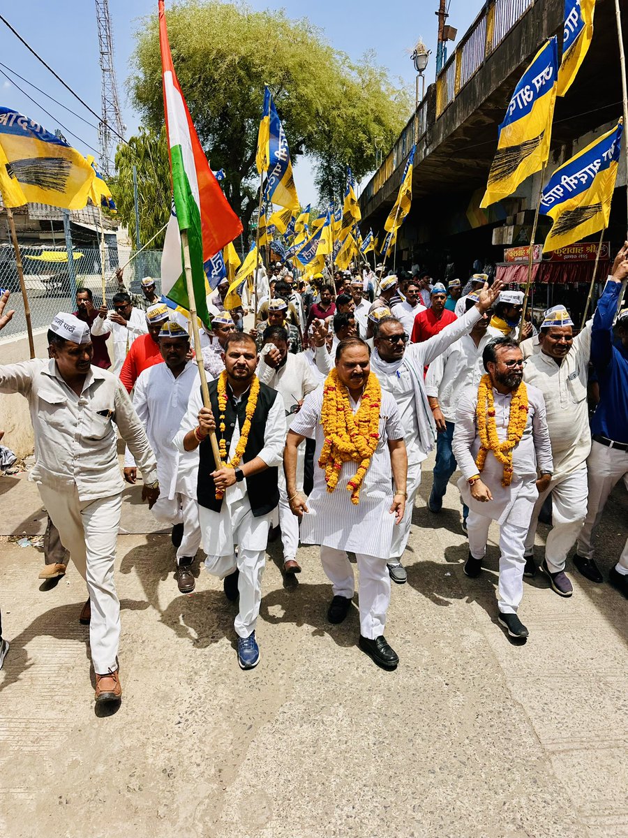 VishvenderAap's tweet photo. आज मध्यप्रदेश के उज्जैन जोन में प्रदेश प्रभारी ���व पुर केबिनेट मिनिस्टर श्री @JSTomarAAP जी और प्रदेश सह प्रभारी @AapAkhilesh_ जी एव उज्जैन जोन के प्रभारी एवं प्रदेश सह प्रभारी विश्वेंद्र सिंह एवं उज्जैन जोन के सभी कार्यकर्ता ने उज्जैन के देवास जिले में पद यात्रा निकाली @ArvindKejriwal  @msisodia @SanjayAzadSln @AtishiAAP @ipathak25 @AapKaGopalRai @Saurabh_MLAgk @AAPMPOfficial @AAPRajasthan