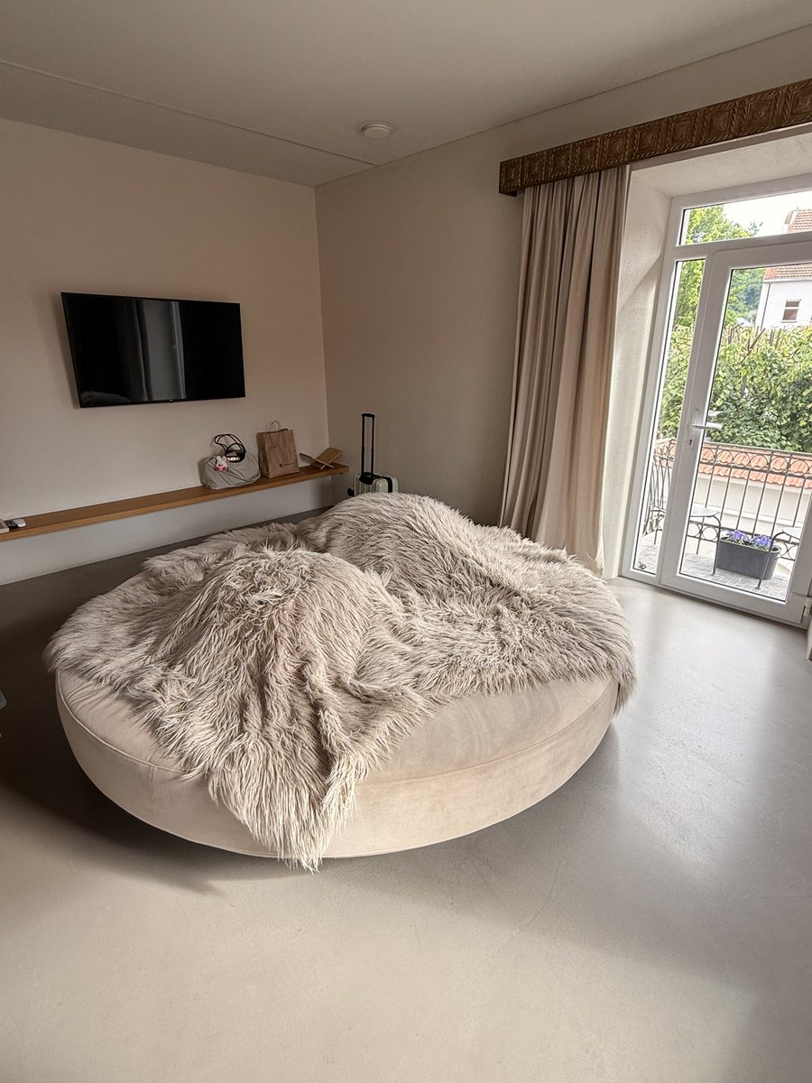 RichardJohn's tweet photo. oh god i’ve accidentally booked a sex hotel https://t.co/6TTXaYSNkF