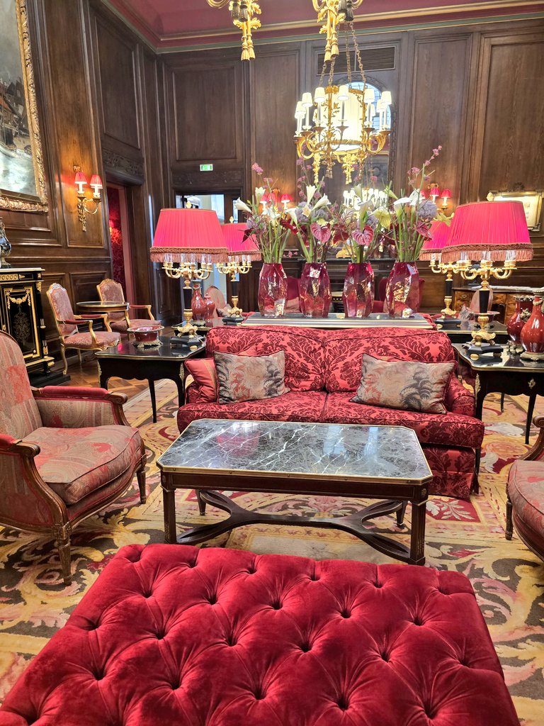 428hyde's tweet photo. ウィーン最終日

Hotel Sacher Wien
泊まってないんだけど天使ちゃんの写真撮っていいか聞いたら、快くドアを開けてくれて
フロントの方にもHYDEさんの写真撮っていいか尋ねたら、一緒に写真の場所探してくれた🥹
次ウィーン行く時は必ず泊まります

#HYDE 
#なんて素敵なオーストリアなんでしょう https://t.co/OwmxBLcl1F