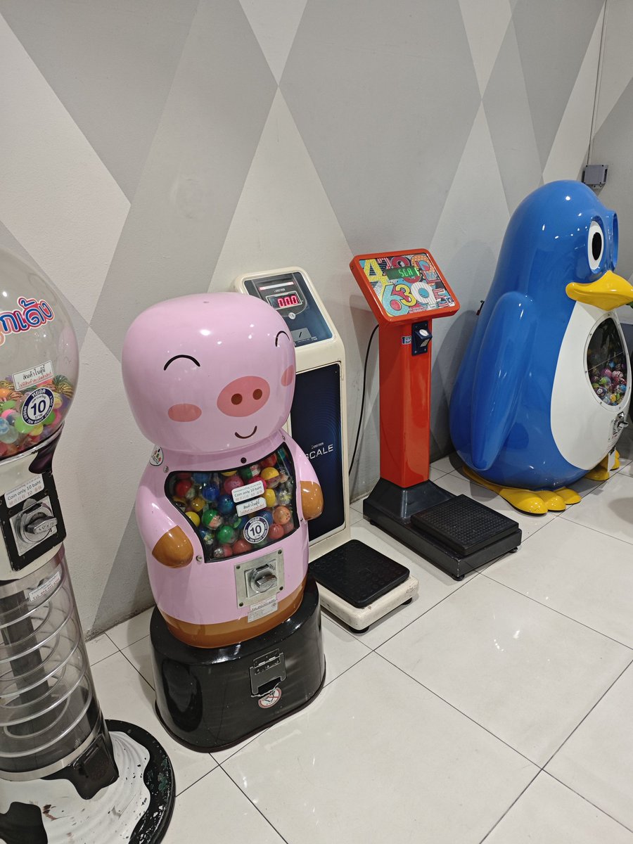 katsu443's tweet photo. タイによくある体重計だよ https://t.co/fhpkwbJwcC