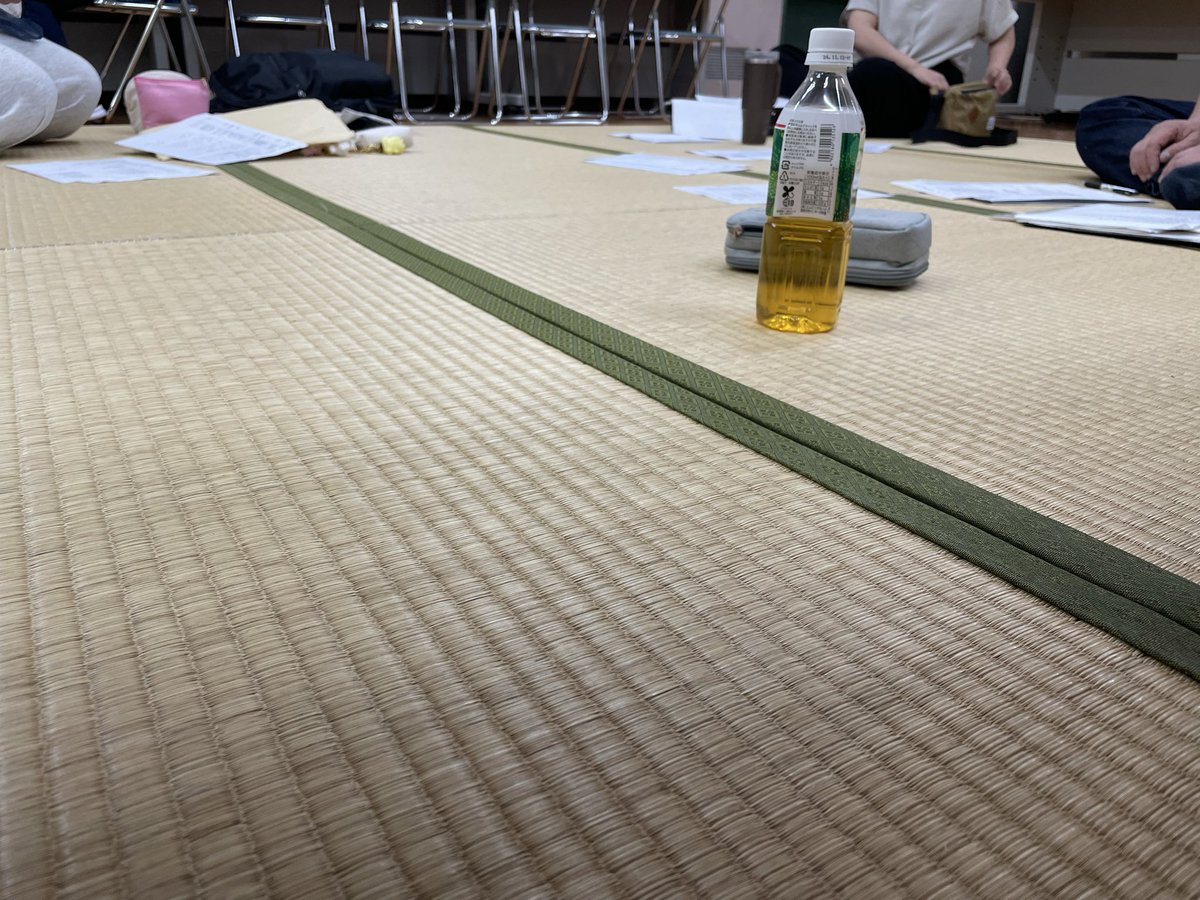 w_arisui's tweet photo. 今週の有吹は定演後ということでマッタリ？ムードの中年一回の総会が行われました🏫
楽団の規約が制定から40年以上経つということで、連絡先が既に団に居ない人だったりしたので現状に即した規約の見直しが今回のメインでした📝
団長のEさん、また一年よろしくお願いします🙇 https://t.co/lCBSmi0bTA