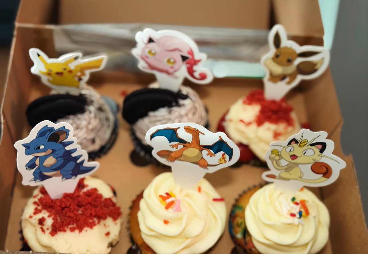 ChelsieRunns_'s tweet photo. The girlies and @zrunns threw me a surprise post-birthday celebration now they they are here for the summer and invited all of our neighbors and their kids over yesterday. Pokemon themed party for a 36 year old? YOU BET! https://t.co/JbxrqFnLJb