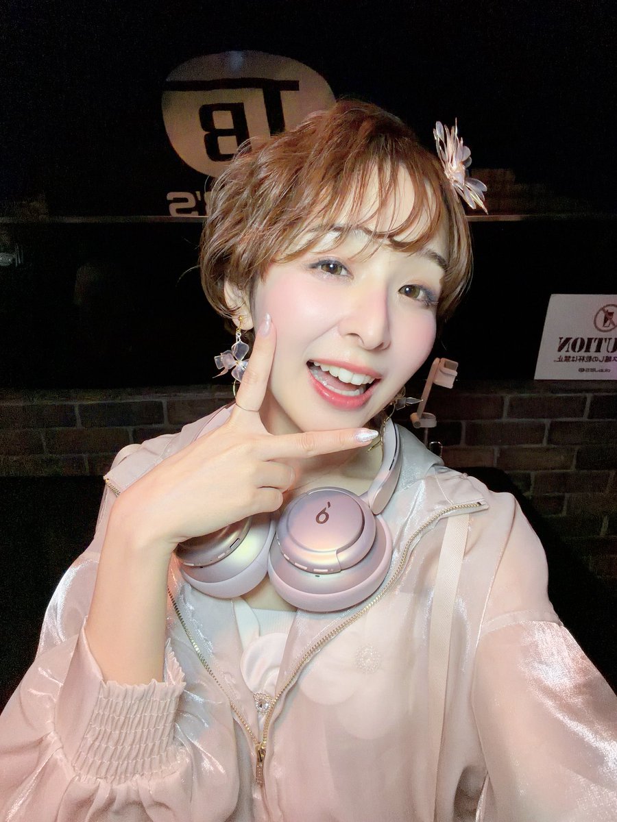 michuell_bunny's tweet photo. #堀越せな10th ありがとうございました🥰

せなと2人で歌ったの久しぶりすぎた！
楽しかったぁああ😍✨✨

DJもライブもみんなニコニコでデビ幸せ空間でした😈❤️
せな改めて♪10周年おめでと💋

みんな、また会おうな！ https://t.co/UBIie7dZhb
