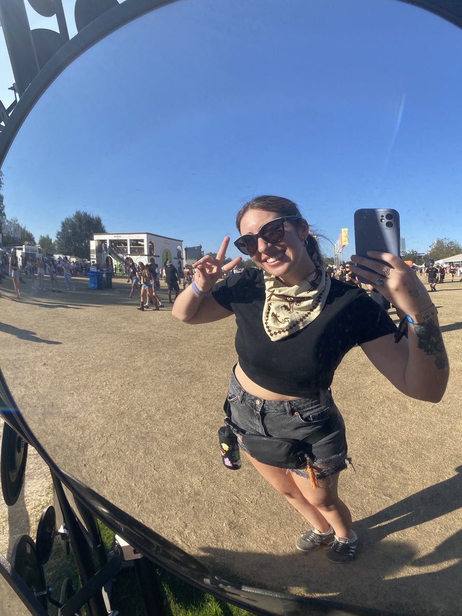 meagan__stokes's tweet photo. @PolitiBunny I’ve lived in Austin for most of my life and the locals know to bring a bandana so you’re not breathing in the dust kicked up at Zilker. https://t.co/cpsJXyAk1I