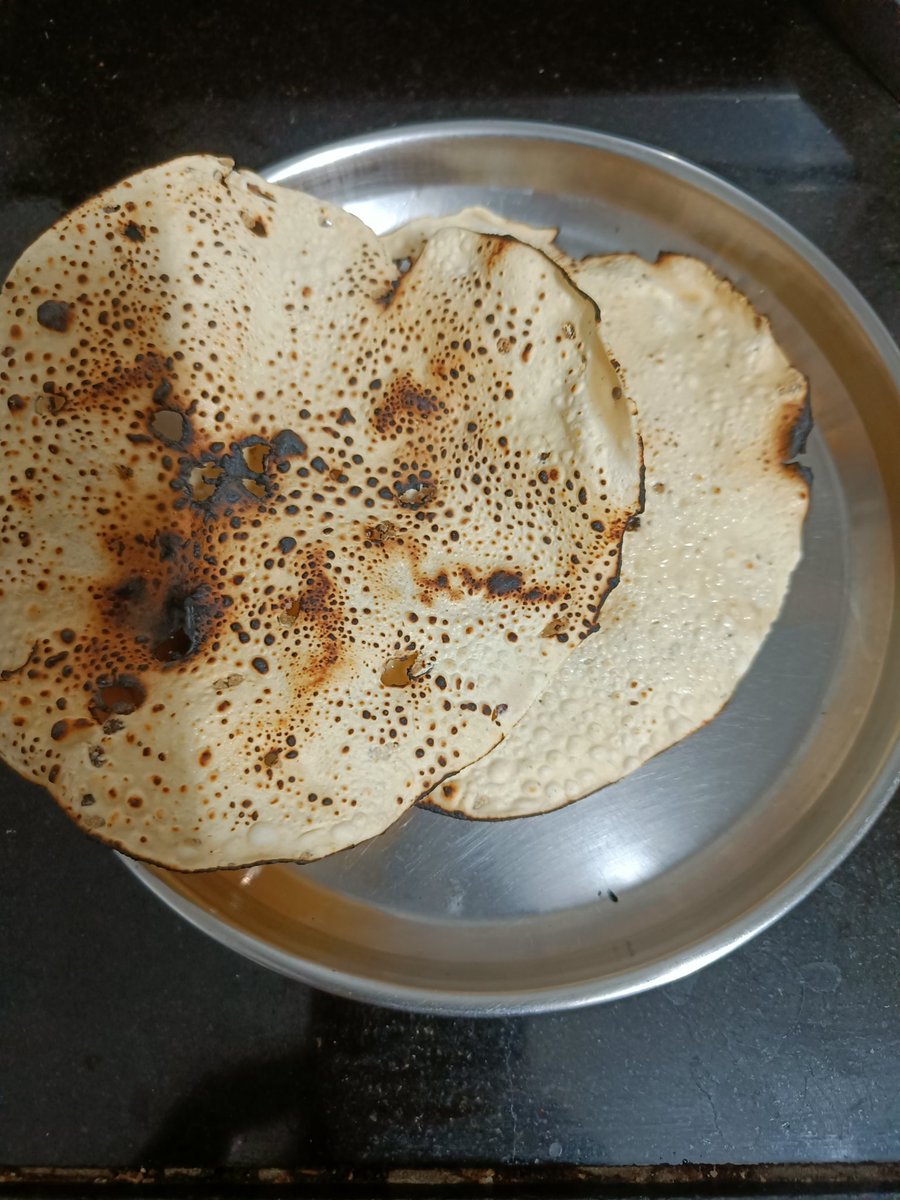 Shirish36205110's tweet photo. अकोल्या मधून #ब्रेकिंग_न्यूज घरामध्ये वाळत घातलेले पापड हे भाजून निघत आहेत 😂🔥🔥 #ऑमलेट #Heat_wave https://t.co/zMr1ArMDxj