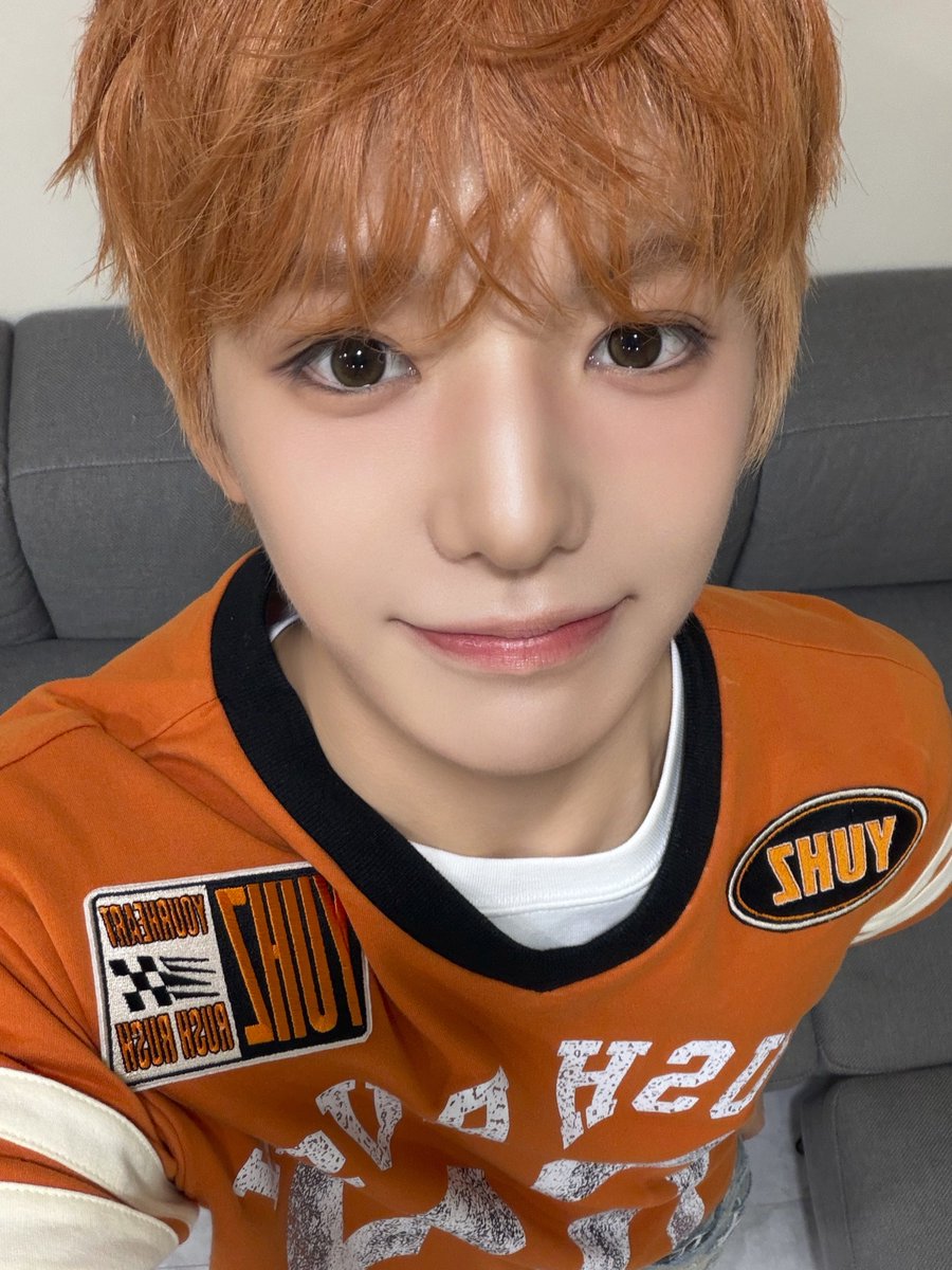 withYuhzSechan's tweet photo. 세찬아 너 오렌지가 퍼컬인가봐…🧡🍊
#유어즈 #세찬 #YUHZ #SECHAN https://t.co/xy3jECtezr