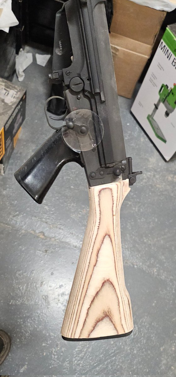 AirsoftShien's tweet photo. Laminated birch on FAL, looks really good too! https://t.co/NcqtoWySGx