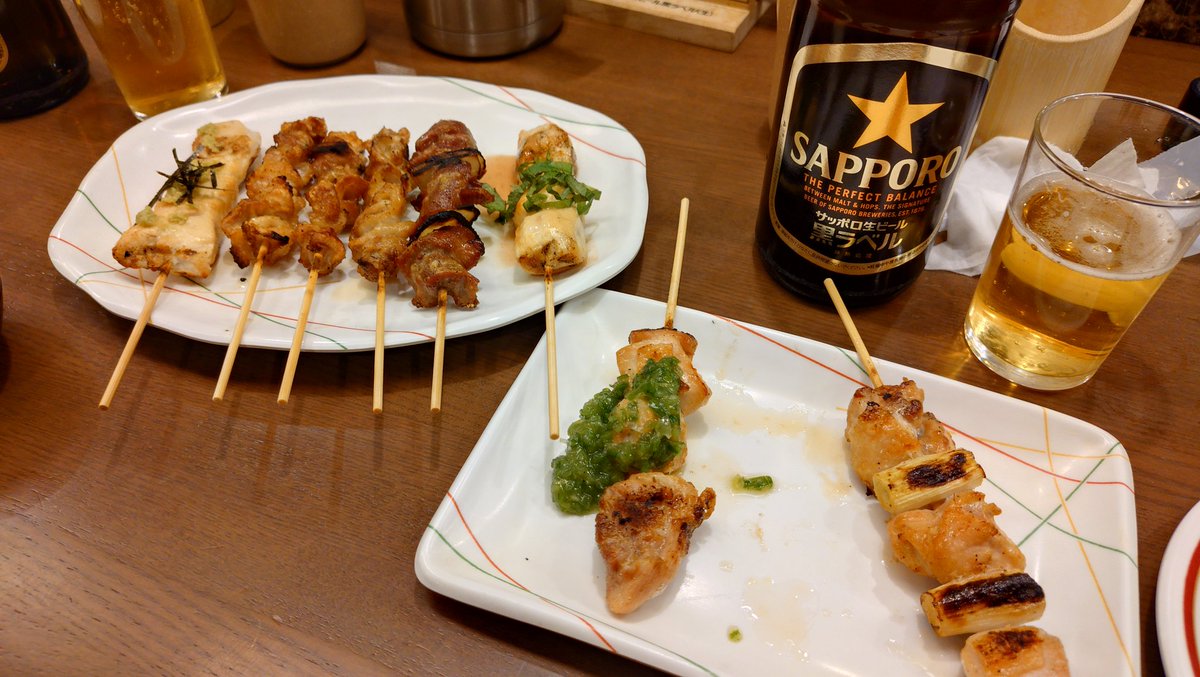 zc33swift's tweet photo. 串鳥へ
20歳くらいの時に最後鶏ガラスープが飲めるらしいよって友達の噂から始まり、何度か行ってました。当時は定員に頼むスタイルだった気がしましたが、今ではカウンターにポットで置かれていました😋うまい。
帰りにラーメンも寄る🍜🍻 https://t.co/DwLqpI1B1b