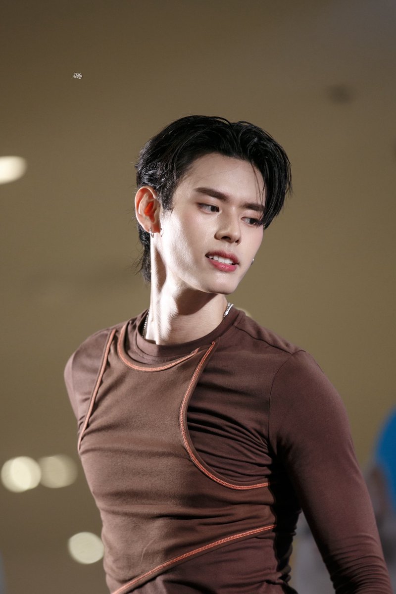 nayshots's tweet photo. 260530   🤎✨

PERSES PERMEOW MOMENT

#MeOGoldxPERSES 
#PERSES_TH #NAY_PERSES https://t.co/cRRtrsj9xW