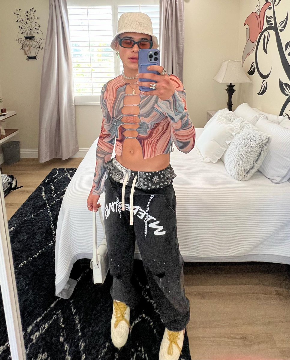 vane 𝜗ৎ files⁵ tweet media