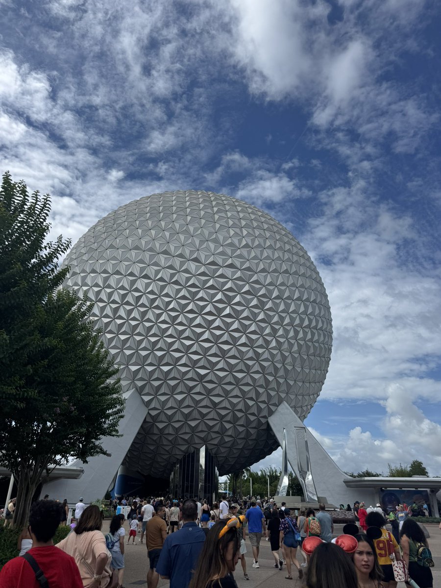 BPhilb's tweet photo. Finally getting to take see the new Soarin show. Muggy but beautiful Sunday at Epcot. #WDW #Epcot https://t.co/6q12E1QU3h