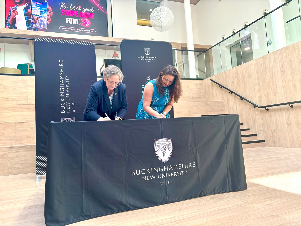 WBMSecMatters's tweet photo. The Security Institute signs MoU with Buckinghamshire New University @SyInstitute @SyIChair https://t.co/MNAM6V1rz6 https://t.co/keQcKaTjdh