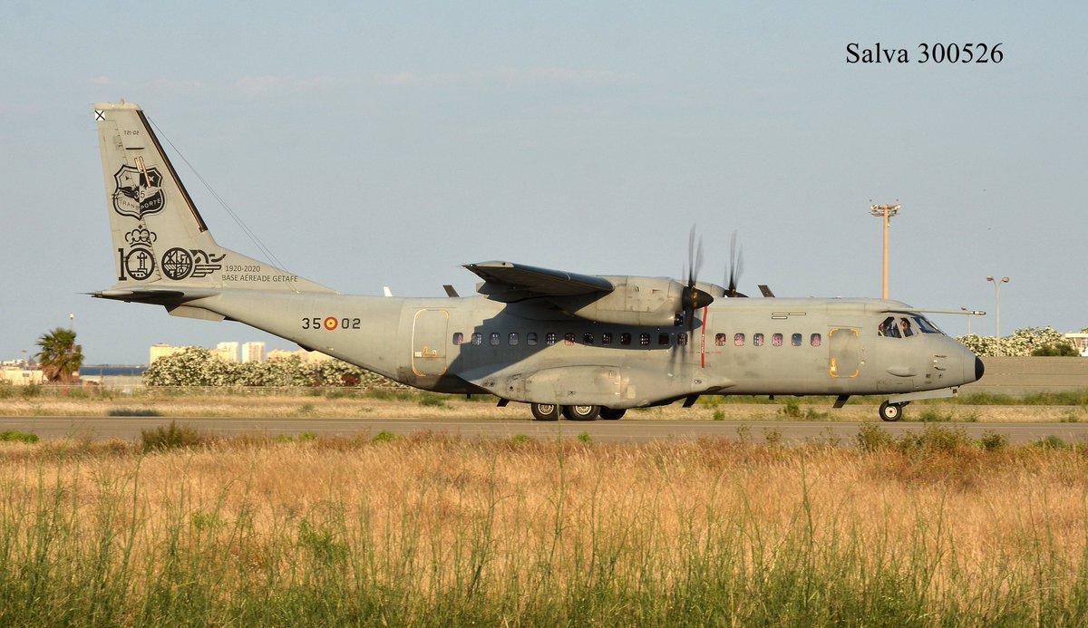 05derecha's tweet photo. La celebración del #DIFAS26 también propició que pudiésemos ver en la #BASanJavier este "Azor" (CASA #C295M) del #Ala35. Lo podemos ver tomando en la pista corta. #AcademiaGeneraldelAire @EjercitoAire. @SpottersMurcia https://t.co/w30eoIww8c