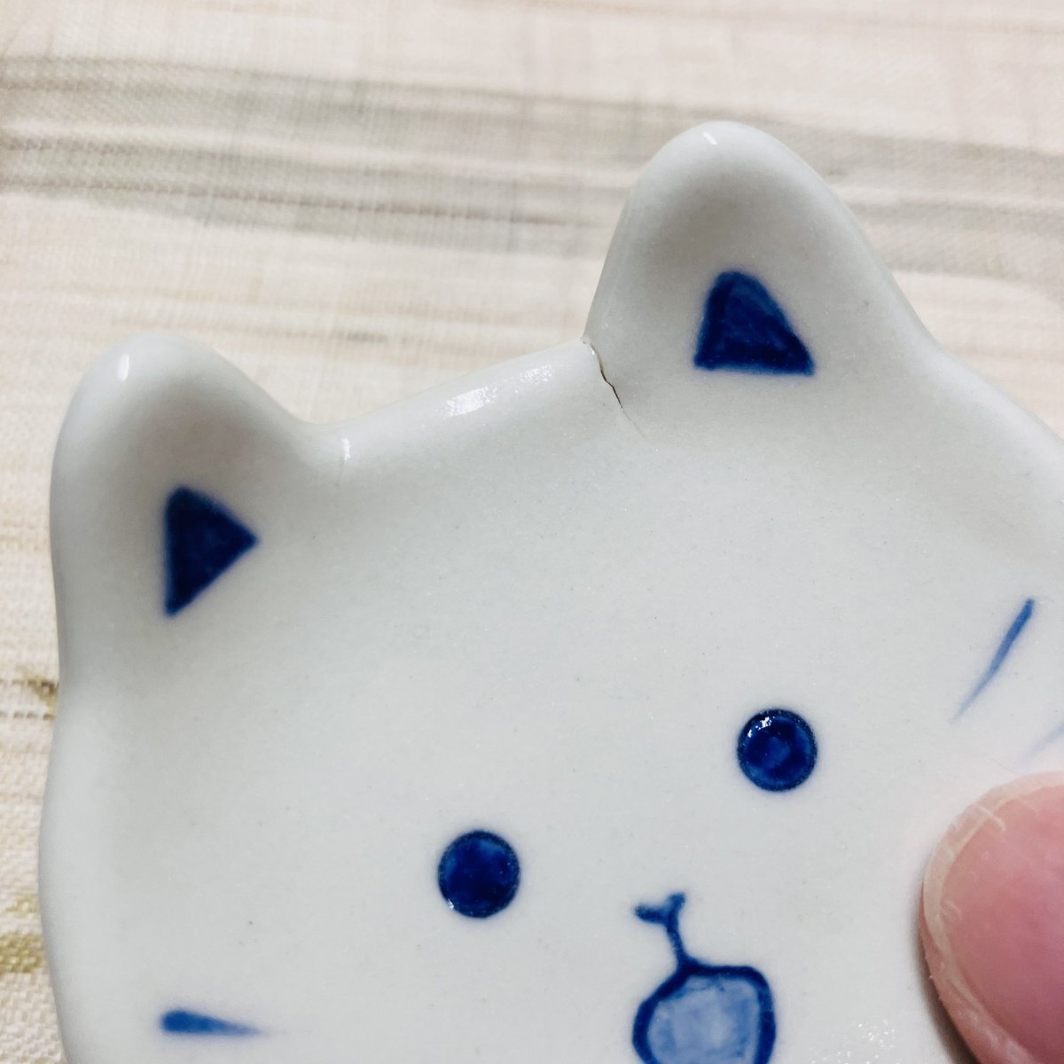 tajicco's tweet photo. リクエストあったので久々に追加作成。
…が、磁器で作ったら2枚以外全部亀裂が入ってしまった…😭 https://t.co/hBq4tkiKDW
