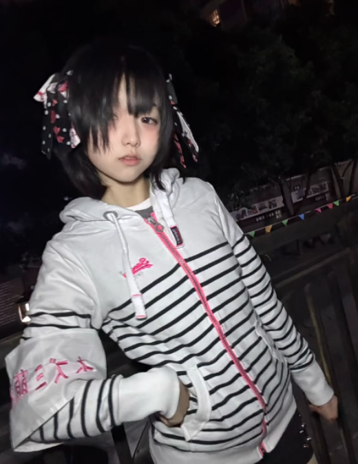 りな tweet media