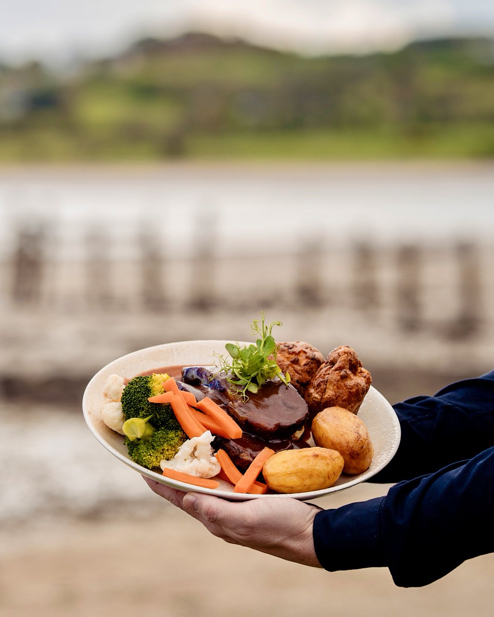 Fireboxgrill's tweet photo. Sundays are made for this. A proper roast, all the trimmings, and a table to sit back and enjoy it. Round up your crowd and make a day of it.
#RailwayTavern #SundayLunch #DonegalDays https://t.co/ag17XXnXTK