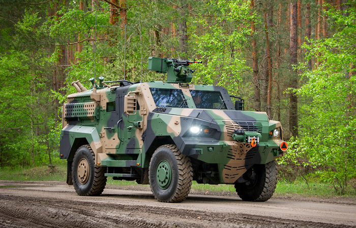goltarr's tweet photo. 2,6 mld PLN ze środków zwrotnych #SAFE przeznaczone zostanie na produkcję przez HSW S.A. i @TELDAT_PL 140 wozów dowodzenia na podwoziu 4x4 #WARAN.
▶️https://t.co/TY3TvzBjr6
📷HSW S.A. https://t.co/7RtvHcj3FQ