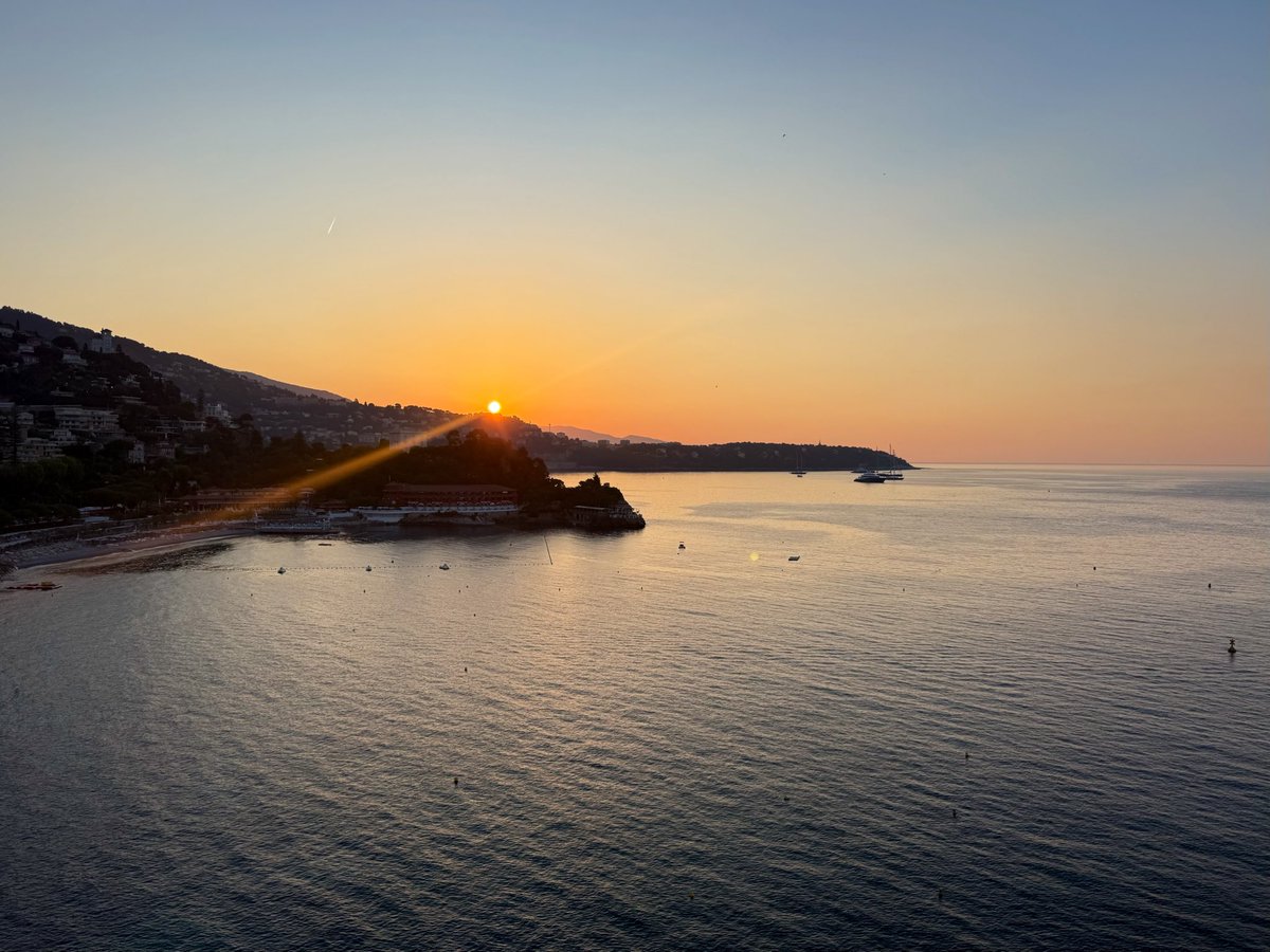 gergis's tweet photo. towards roquebrune from monaco https://t.co/4rDekjvCv3