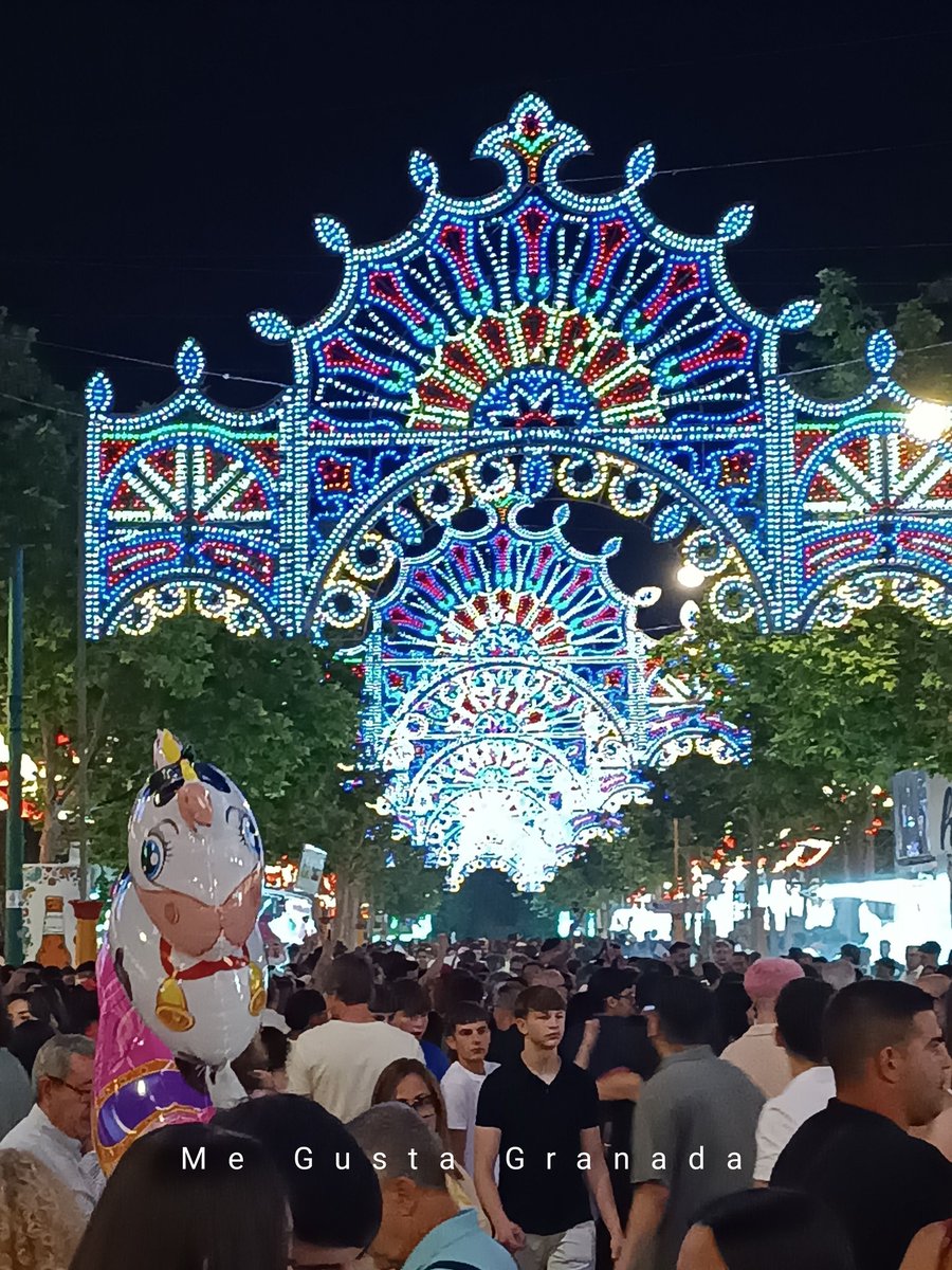 megustagranada's tweet photo. Y empieza la Feria de Granada #megustagranada https://t.co/FSV3Fwud5k